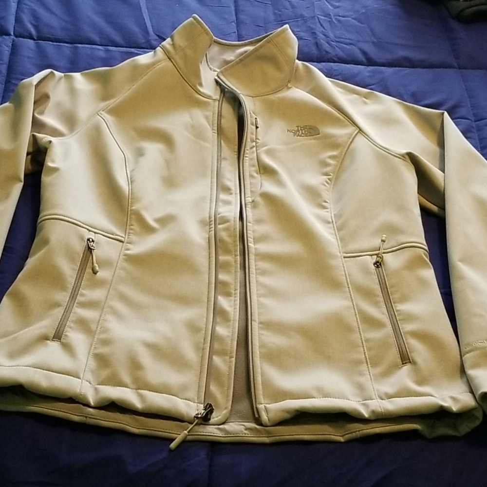 Gray "windwall" fitted North face jacket.